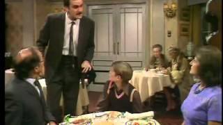 Fawlty Towers, Bad customer service (ESL annotations)