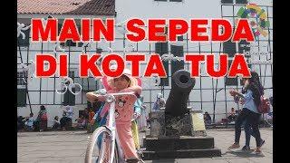 main sepeda di kota tua jakarta