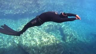 Upsite down - freediving Gozo 2019 - @apneazen