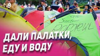 Дали палатки, еду и воду. Сторонники партии «ШОР» говорят, что довольны протестом
