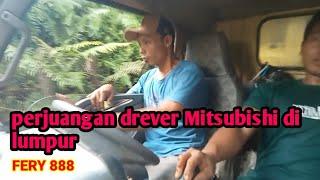 perjuangan drever Mitsubishi di tanjakan berlumpur