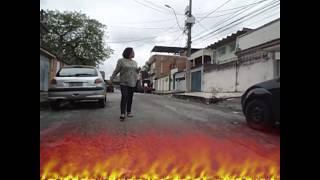 Antonio Tony Centelha -Cómo puedo andar en bicicleta, com los perros detrás.
