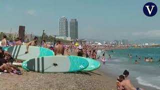 El calor llena las playas de Barcelona