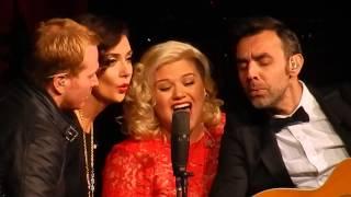 Kelly Clarkson - Wrapped In Red - Nashville Dec 20 2014