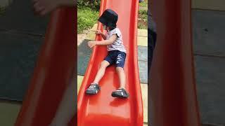 Bermain perosotan #perosotan #perosotananak #slide #sliding #trending #mainan #mainananak  #viral