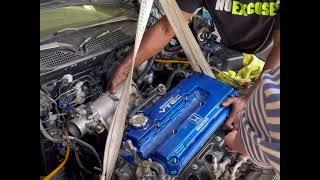 Vtec Garage - Installing the B18c Type R engine.