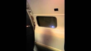 [UA14] HNL-EWR B767-400ER cabin door opening