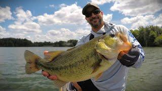 BIG BASS in DEEP GRASS-Summer Bass Fishing