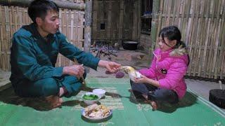 The girl harvested papaya to sell, the uncle came to prepare dinner and they ate happily together.