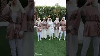 اصحاب العروسة وفرحتهم 