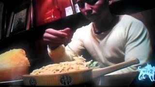 Takeru Kobayashi eats 4 plates of food