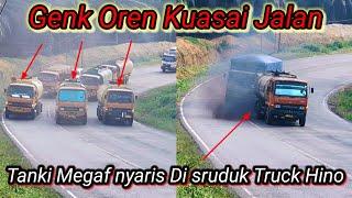 Gawat !! Genk Oren Kuasai Jalan Tanki Megaf nyaris Di Sruduk Truck Hino