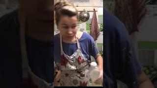 ИРИШКА ЧИКИ ПИКИ И БЕЗУМНЫЙ ПАША ГОТОВЯТ БЕЛЯШИ И МИЛО БЕСЕДУЮТ