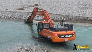 Escavatore DEVELON DX380 al lavoro nel fiume Tagliamento #develon #excavator #digger #heavyequipment