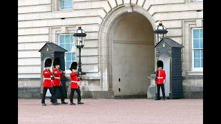 Wachablösung am Buckingham Palast in London