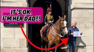 PROUD PARENT : King’s Troop Smiles When Her DAD VISITS at Horse Guards