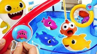 PinkFong Fishing and play Bathing toy! Let's take a clean bath with Baby Shark family! #PinkyPopTOY