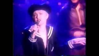 Cyndi Lauper - That's what I think -  The Arsenio Hall Show