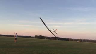 IMPOSSIBLE?? - Loopings out of a handlaunch - Crash? - Xplorer 3 F3J Funfly Julian Benz