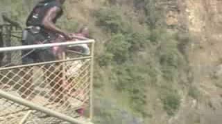 Ntare Guma Mbaho Mwine bunji jumps