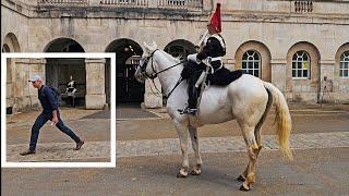POLICE TELL DOZY TOURIST TO MOVE AS HE ALMOST RUINS THE LONG GUARD at Horse Guards!