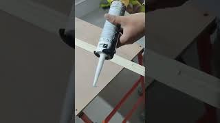 Как ускорить нанесение клея на молдинг в два раза.
