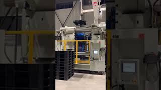 The process of pallet was made by a injection molding machine