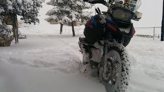 BMW R 1200 GS Adventure - Riding in the snow and having FUN