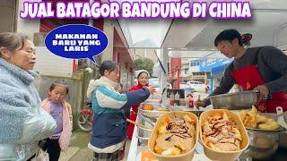 JUAL BATAGOR BANDUNG DI CHINA BEGINILAH REAKSI PEMBELI MEMAKANNYA, JUALAN HABIS SEBELUM GELAP