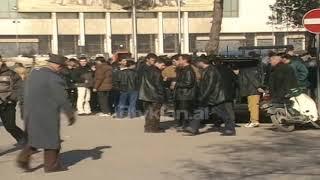 Kembimi valutor, euro sjell ulje te valutave te tjera ne Tirane - (13 Janar 2002)