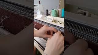 петли для пуговиц на вязальной машине ‍️ #машинноевязание #вяжуназаказ #вязание #cardigan #knit