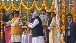 À Grand Bassin : Shri Narendra Modi offre de l’eau sacrée du Maha Kumbh au Ganga Talao