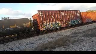 CSX M605 Freight train Trailing With CSX #6982 GP40 & CSX 2382 Road Slug M&M Sub @TrainBoy-fd1bp