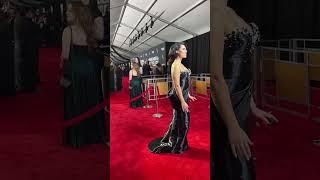 Raye made an Oscar-winning #Glambot at the #grammys #grammys2025
