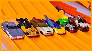 Looney Tunes Character Cars RACE & Review - Hot Wheels