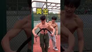 355 活肌肉带人挑战200kg臂力器！ #健身好物推荐官 #腹肌 #健身