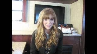 Geek Charming's LILI SIMMONS on Playing a Ditz!