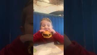 Eat a burger  #eatingburger #mcdonalds #burger #burgerlovers #burgertime #trending #viral