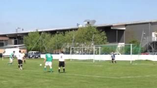 Elfmeter für den TSV Taufkirchen im Spiel gegen den ESV Mühldorf (Fußball)