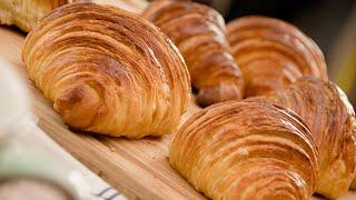 FRENCH CROISSANTS - recipe + laminated yeast dough / English subtitles
