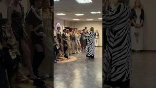Модели перед показом /  backstage / Сходи Посмотри