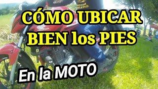 ASI SE DEBEN UBICAR LOS PIES en la MOTO