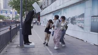 【274】监控人恶作剧:看来是我激发了他的舞蹈天分.Funny Camera men prank in China#040
