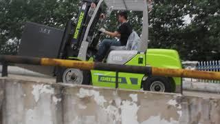 zoomlion 3.5ton diesel forklift Climbing test