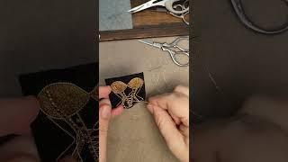 Фрагмент вышивки броши Корсет #beadedjewelry #украшения