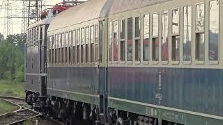 DB 218 137-8 hat mit dem Museums-Pendelzug Einfahrt am Museumsbahnsteig des DB Museum Koblenz-Lützel