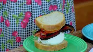 Egg Breakfast Sandwich Recipe with super mom   Stepmom cooking  SatecubanoS