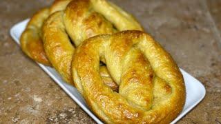 AMAZING HOMEMADE SOFT PRETZELS