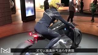 宝马自平衡电动摩托车，配有智能骑行服，不戴头盔也安全