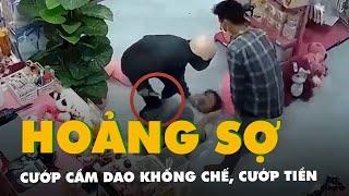 Video 2 thanh niên xông vào cướp 1,5 triệu đồng, trói nữ nhân viên trước khi tẩu thoát